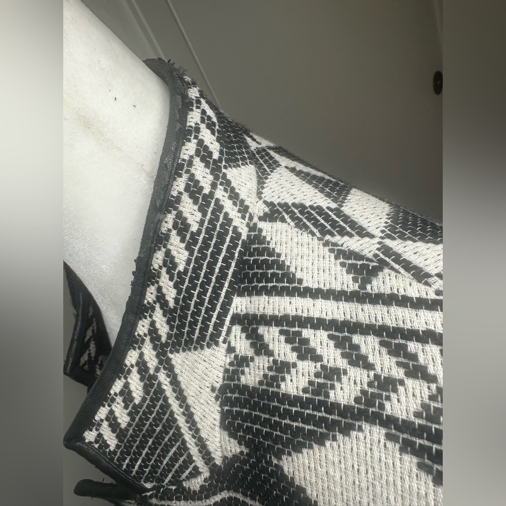 Zara Black and White Geometric Cape size XS - Picture 5 of 11